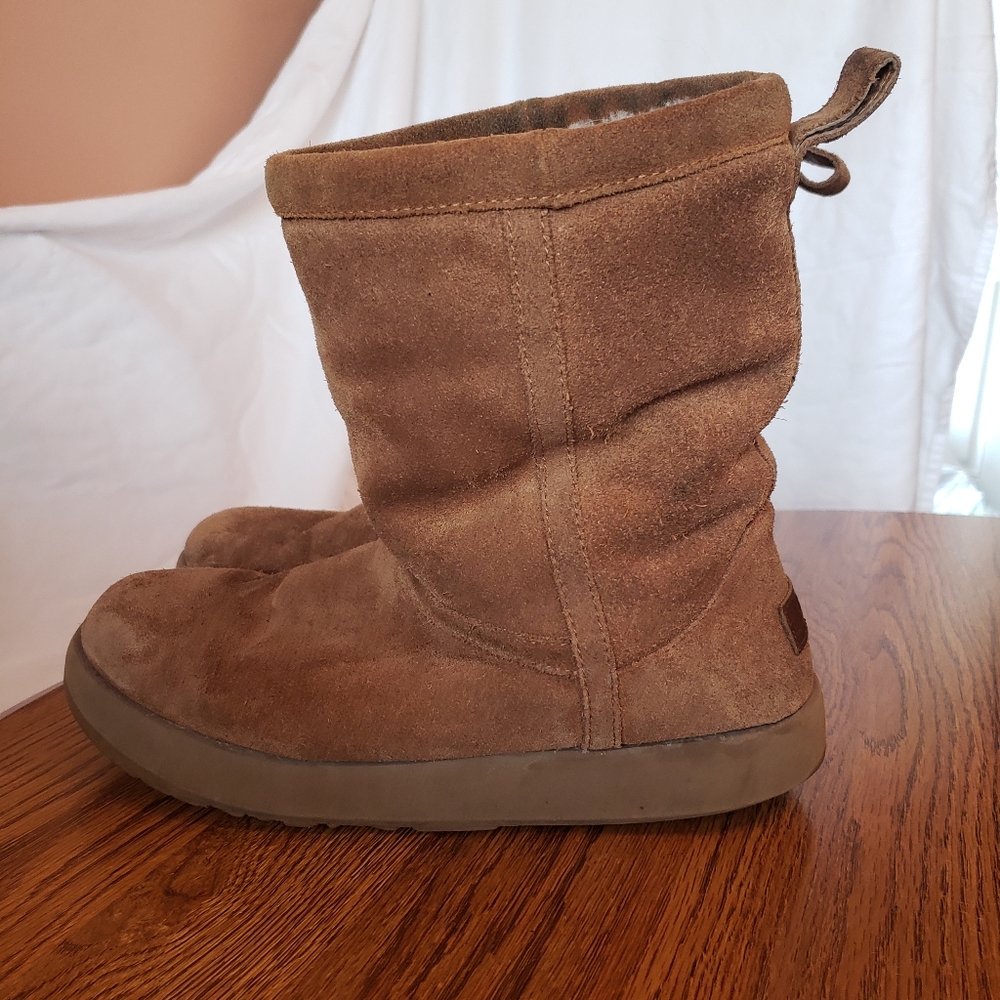 UGG Classic mid calf Chestnut Brown Suede Sheepskin Waterproof Snow boot size 9